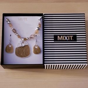 Taupe & Silver Earings & Necklace Set